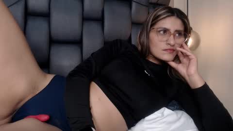 Snapshot of lady_falcon chatting on February 21, 2:06 am LADY online show from February 21, 2:06 am