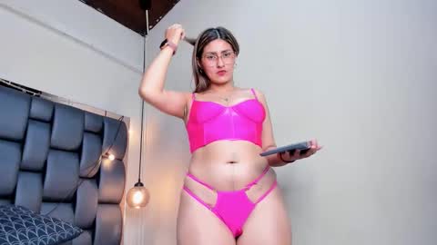 Snapshot of lady_falcon chatting on September 21, 3:27 am LADY online show from September 21, 3:27 am