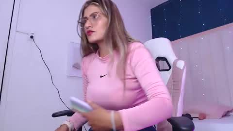 Snapshot of lady_falcon chatting on January 17, 1:47 am LADY online show from January 17, 1:47 am