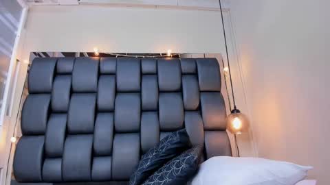 Snapshot of lady_falcon chatting on October 17, 2:37 am LADY online show from October 17, 2:37 am