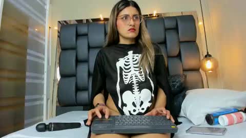 Snapshot of lady_falcon chatting on October 21, 2:26 am LADY online show from October 21, 2:26 am