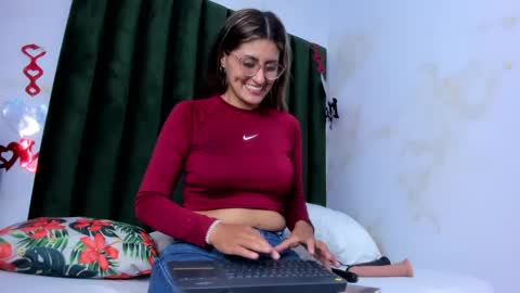 Snapshot of lady_falcon chatting on February 16, 2:00 am LADY online show from February 16, 2:00 am