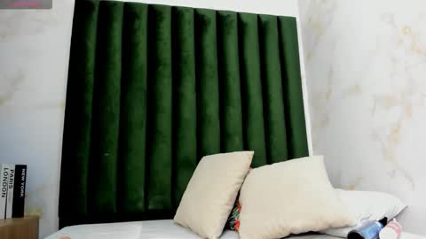 Snapshot of lady_falcon chatting on October 23, 2:50 am LADY online show from October 23, 2:50 am