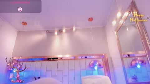 Snapshot of lady_hellen chatting on October 28, 9:19 pm online show from October 28, 9:19 pm