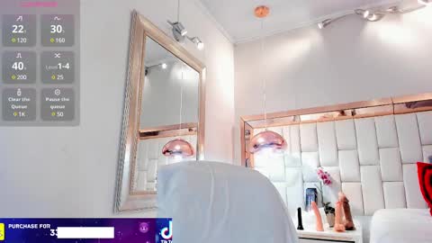 Snapshot of lady_hellen chatting on February 20, 8:14 pm online show from February 20, 8:14 pm