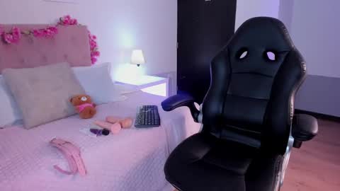 Lady  online show from January 2, 7:18 pm