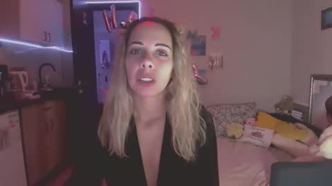 Snapshot of lady_smile69 chatting on October 2, 1:21 am lady_smile69 online show from October 2, 1:21 am