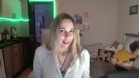 lady_smile69 online show from December 18, 5:45 am