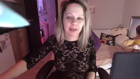 Snapshot of lady_smile69 chatting on February 16, 2:00 am lady_smile69 online show from February 16, 2:00 am