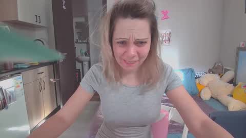 Snapshot of lady_smile69 chatting on March 5, 7:16 am lady_smile69 online show from March 5, 7:16 am