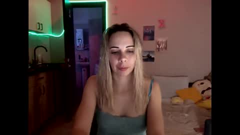 Snapshot of lady_smile69 chatting on September 17, 7:45 pm lady_smile69 online show from September 17, 7:45 pm