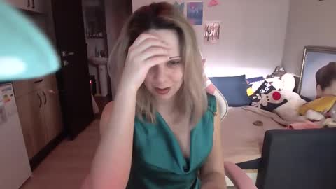 Snapshot of lady_smile69 chatting on February 27, 6:18 am lady_smile69 online show from February 27, 6:18 am