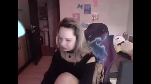 Snapshot of lady_smile69 chatting on February 12, 2:11 pm lady_smile69 online show from February 12, 2:11 pm