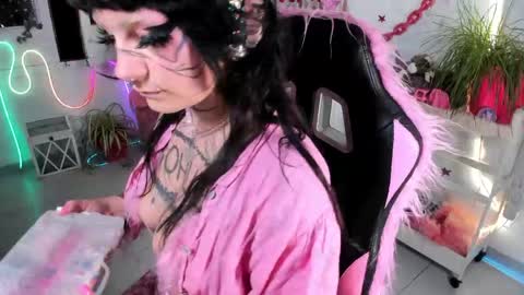 Mia online show from April 19, 7:16 pm