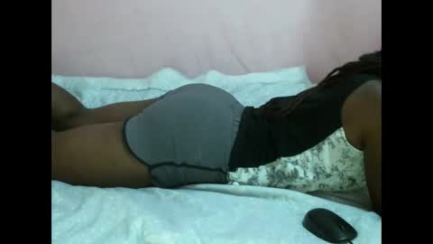 Snapshot of ladyanniee chatting on December 29, 5:01 pm Essy online show from December 29, 5:01 pm