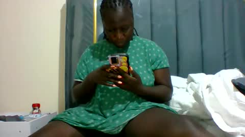 lindah32 online show from December 25, 5:15 pm
