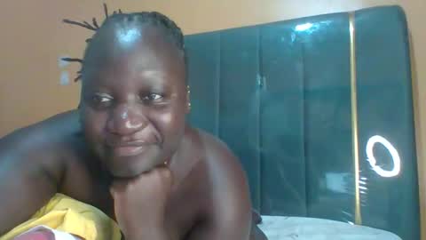 lindah32 online show from March 31, 11:38 pm