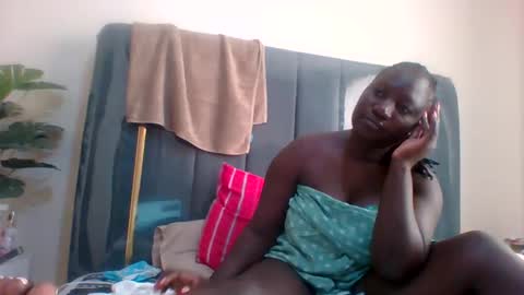 lindah32 online show from December 15, 9:13 am