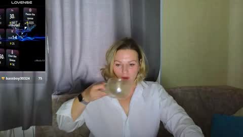 ladylucky_ online show from October 22, 2:38 am