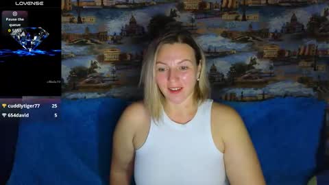 ladylucky_ online show from November 6, 2:28 am