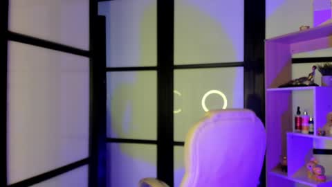 Lady  online show from December 4, 9:02 pm