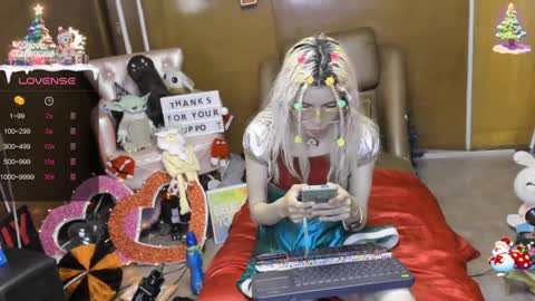 Skinnygirl online show from December 11, 11:54 pm