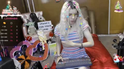Skinnygirl online show from December 28, 11:26 pm