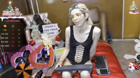 Skinnygirl online show from December 13, 3:05 am
