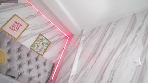 Snapshot of laia_angel_b chatting on February 6, 3:48 am Laia online show from February 6, 3:48 am