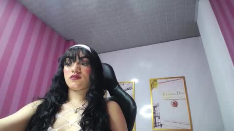 Snapshot of laia_angel_b chatting on February 18, 3:10 am Laia online show from February 18, 3:10 am