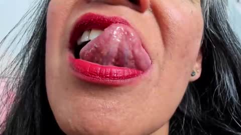 Snapshot of lailacastillomilf chatting on September 18, 3:32 pm Lailacastillo online show from September 18, 3:32 pm