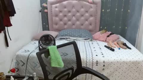 Snapshot of lalisha_96 chatting on October 4, 12:05 am lalisha online show from October 4, 12:05 am