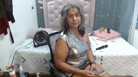 Snapshot of lalisha_96 chatting on October 17, 12:36 am lalisha online show from October 17, 12:36 am