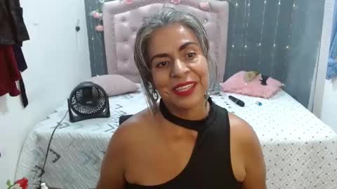 Snapshot of lalisha_96 chatting on October 19, 12:56 am lalisha online show from October 19, 12:56 am