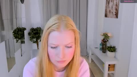 Snapshot of laly_peach chatting on October 7, 5:39 pm Laly online show from October 7, 5:39 pm