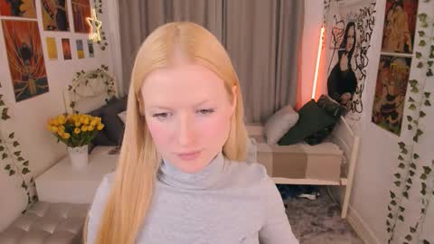 Snapshot of laly_peach chatting on October 11, 4:20 pm Laly online show from October 11, 4:20 pm