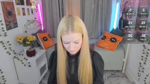 Snapshot of laly_peach chatting on October 28, 4:46 pm Laly online show from October 28, 4:46 pm