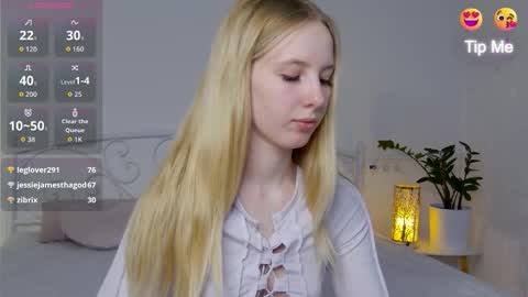 Snapshot of lana__j chatting on October 19, 8:11 pm Liana online show from October 19, 8:11 pm