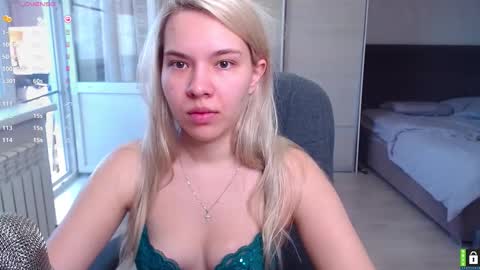 Snapshot of lana__nova chatting on September 27, 6:31 am Lana online show from September 27, 6:31 am