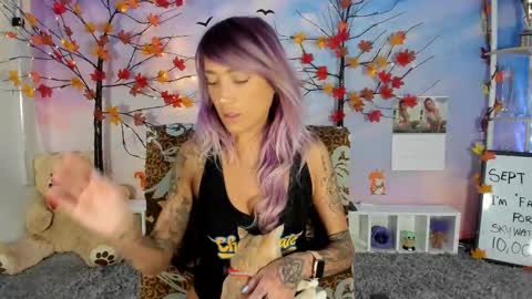 Snapshot of lana_del_bae chatting on September 16, 1:35 am Lana Del Bae online show from September 16, 1:35 am