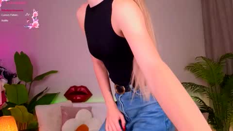Snapshot of lana_me chatting on September 15, 3:48 am Milana online show from September 15, 3:48 am