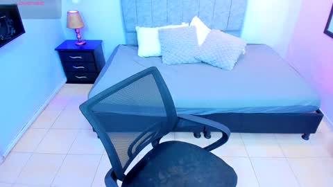 Snapshot of lana_stone_ chatting on January 30, 3:33 am online show from January 30, 3:33 am