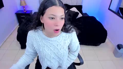Snapshot of lana_stone_ chatting on February 11, 3:29 am online show from February 11, 3:29 am