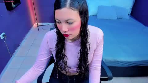 Snapshot of lana_stone_ chatting on December 4, 3:15 am online show from December 4, 3:15 am