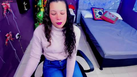 Snapshot of lana_stone_ chatting on December 19, 3:29 am online show from December 19, 3:29 am