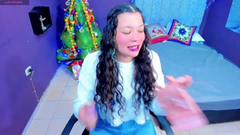 Snapshot of lana_stone_ chatting on December 12, 3:32 am online show from December 12, 3:32 am