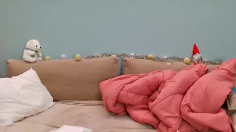 Lana online show from February 8, 1:04 pm