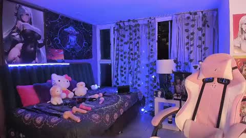 L A N A  online show from December 9, 11:45 pm
