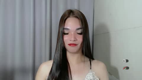 lanawyatt_ online show from January 17, 1:35 pm