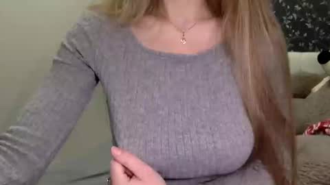 langoria online show from February 15, 5:07 pm